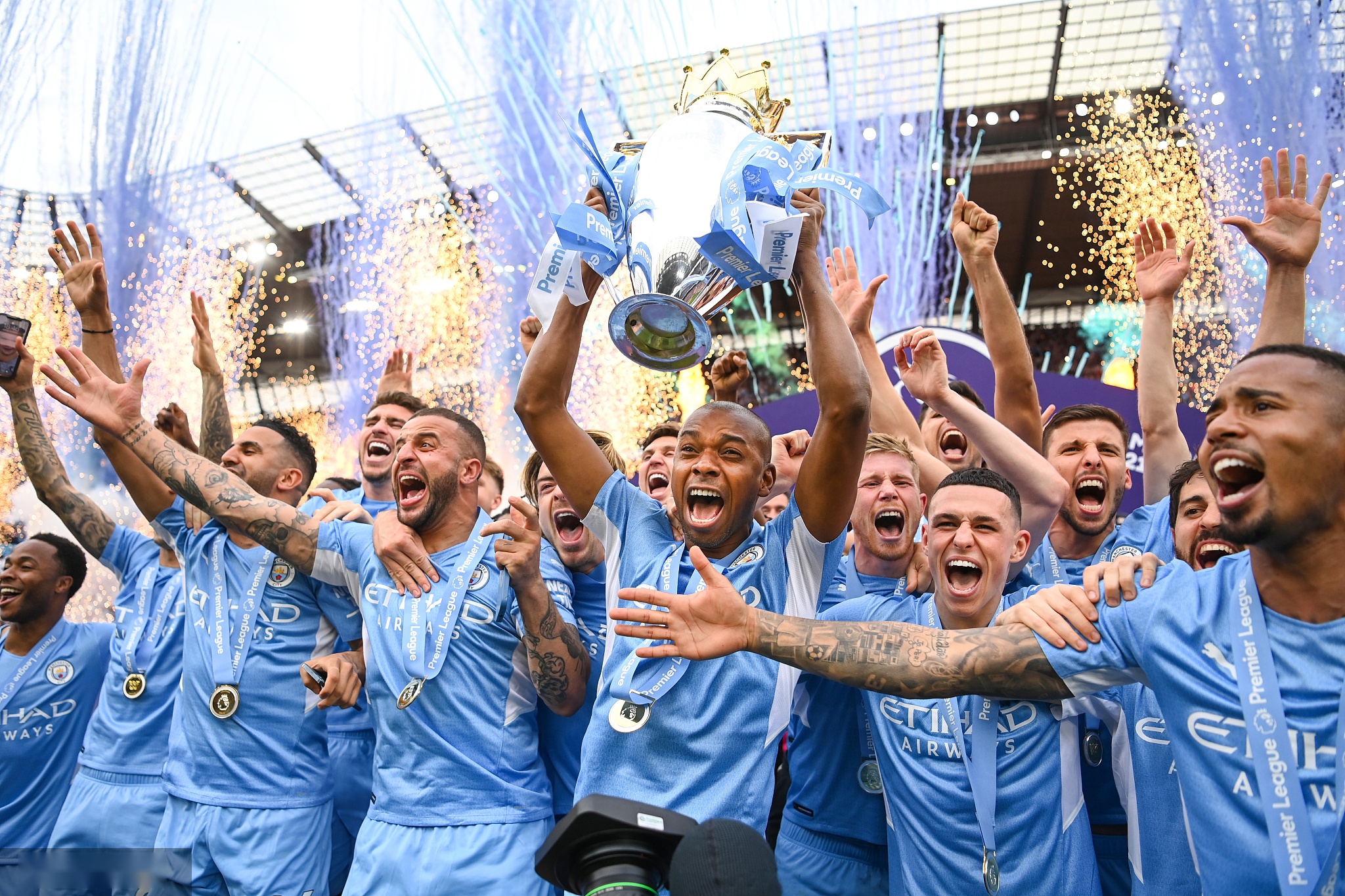 据讨论的中 据讨论的中